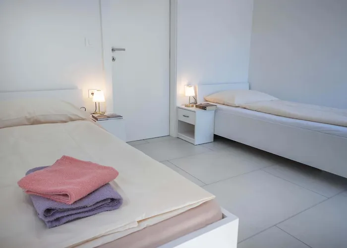 Jacobs Legacy - 4 Bedroom House, Free Parking, Near Center