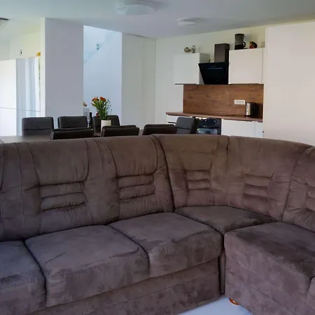 Jacobs Legacy - 4 Bedroom House, Free Parking, Near Center Lubiana