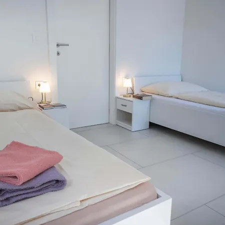 Jacobs Legacy - 4 Bedroom House, Free Parking, Near City Center