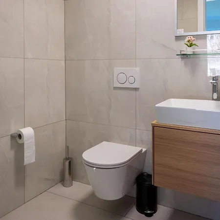 Σπίτι διακοπών 4 Bedroom Private House On The Hill