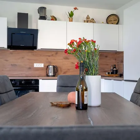 4 Bedroom Private House On The Hill Σπίτι διακοπών *