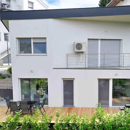 Počitniška hiša Jacobs Legacy - 4 Bedroom Private House Ljubljana *