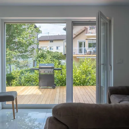 Semesterbostad Jacobs Legacy - 4 Bedroom House, Free Parking, Near City Center Ljubljana