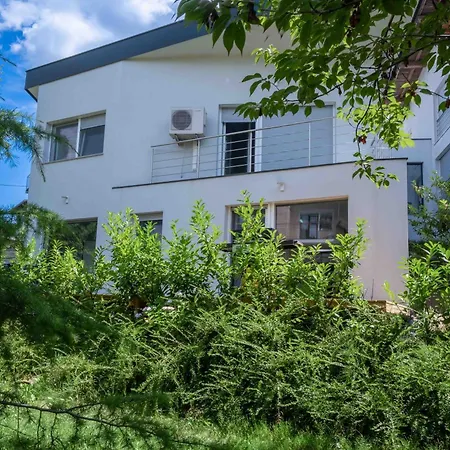 Jacobs Legacy - 4 Bedroom House, Free Parking, Near City Center Semesterbostad