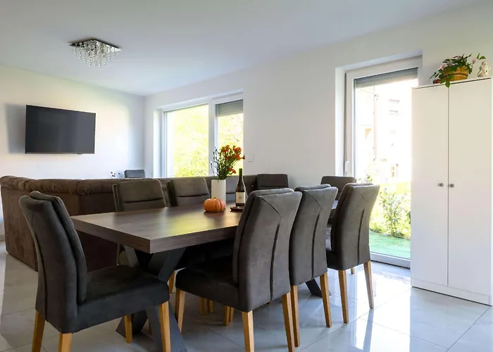 Jacobs Legacy - 4 Bedroom House, Free Parking, Near Center 펜션 류블랴나