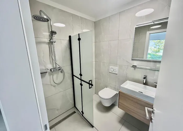 Jacobs Legacy - 4 Bedroom House, Free Parking, Near Center