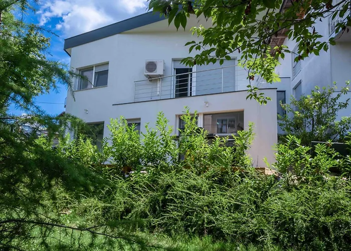 Jacobs Legacy - 4 Bedroom House, Free Parking, Near Center 펜션