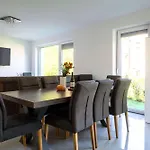 Jacobs Legacy - 4 Bedroom House, Free Parking, Near Center 度假居 卢布尔雅那