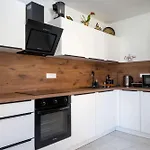 Jacobs Legacy - 4 Bedroom House, Free Parking, Near City Center *