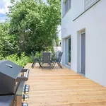 Jacobs Legacy - 4 Bedroom House, Free Parking, Near City Center