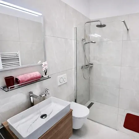 Jacobs Legacy - 4 Bedroom House, Free Parking, Near Center Dom wakacyjny