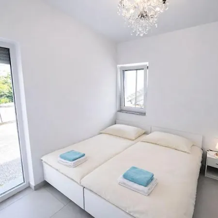 Jacobs Legacy - 4 Bedroom House, Free Parking, Near Center