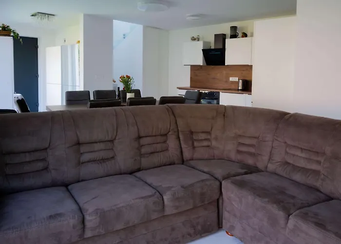 Jacobs Legacy - 4 Bedroom House, Free Parking, Near Center Lublana